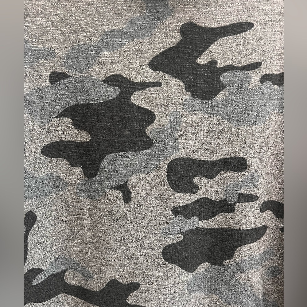 SUNDRY Women’s Grey and Black Camouflage Hooded Sweatshirt - Size Large - Picture 4 of 9